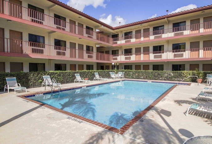 Imagen de la piscina del Hotel Inn Of America - Palm Beach Gardens. Foto 16