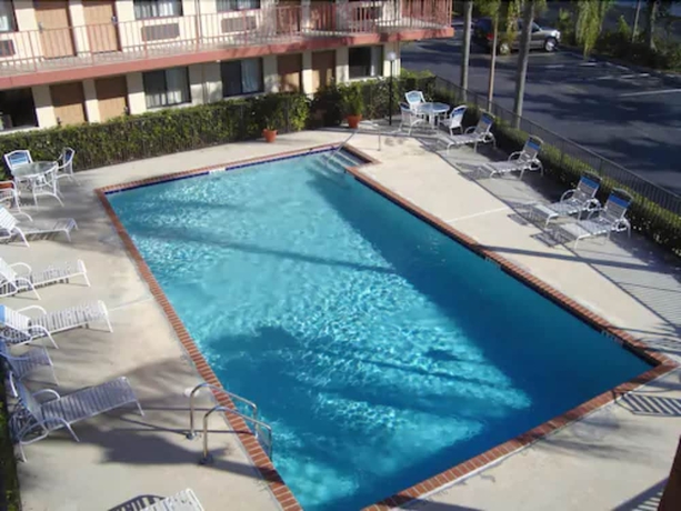Imagen de la piscina del Hotel Inn Of America - Palm Beach Gardens. Foto 17