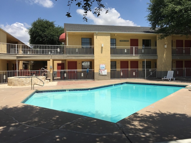 Imagen de la piscina del Hotel Inn Of The Conchos. Foto 18