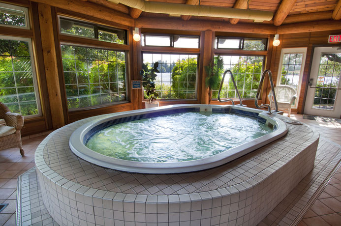 Imagen de los interiores del Hotel Inn On Long Lake. Foto 11