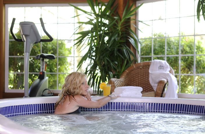 Imagen de los interiores del Hotel Inn On Long Lake. Foto 13