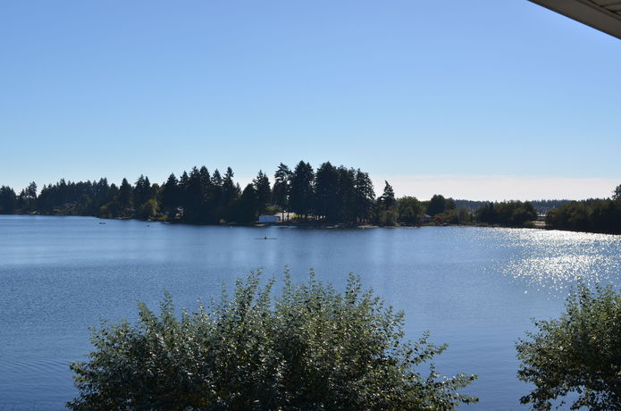 Imagen de la piscina del Hotel Inn On Long Lake. Foto 16