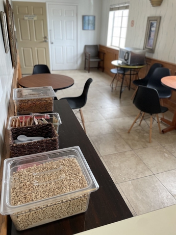 Imagen del bar/restaurante del Hotel Inn On The Beach, Pierpont Bay. Foto 4