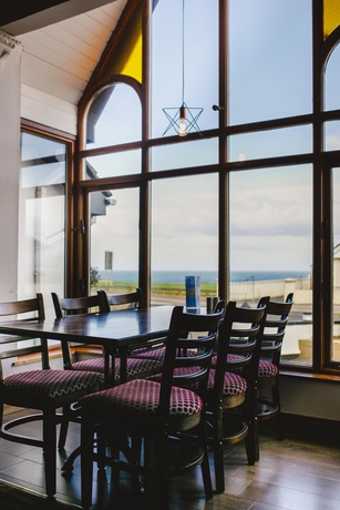 Imagen de los interiores del Hotel Inn On The Coast. Foto 16