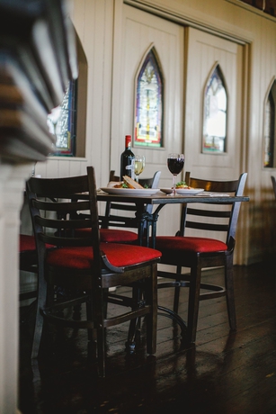 Imagen del bar/restaurante del Hotel Inn On The Coast. Foto 5