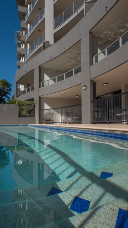 Imagen de la piscina del Hotel Inn On The Park Apartments. Foto 14