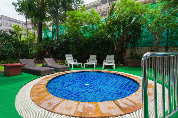 Imagen de la piscina del Hotel Inn Patong Beach Hotel, Phuket. Foto 10