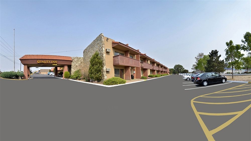 Imagen de los exteriores del Hotel Inn Santa Fe. Foto 12