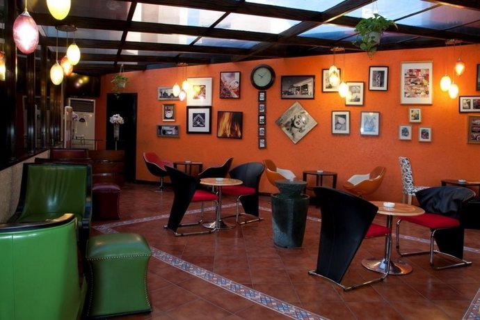 Imagen del bar/restaurante del Hotel Inn and Go Kuwait Plaza. Foto 4