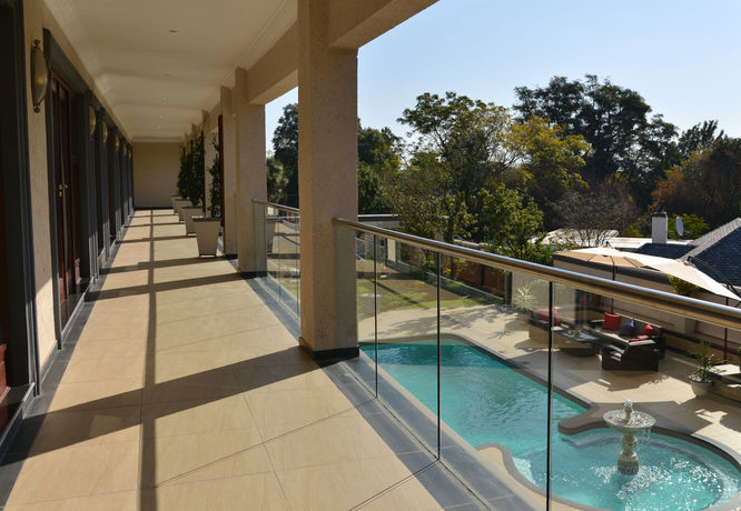 Imagen del bar/restaurante del Hotel Inn and Out Plus Craighall. Foto 2