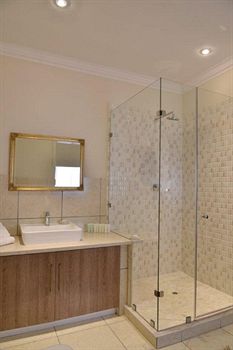 Imagen de la piscina del Hotel Inn and Out Plus Craighall. Foto 15