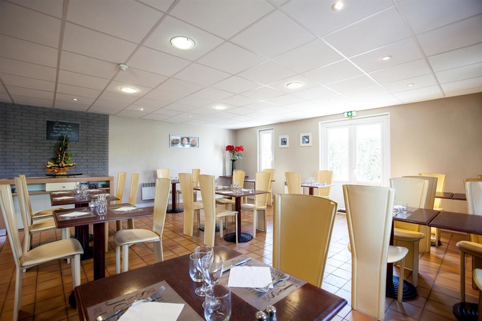 Imagen del bar/restaurante del Hotel Inn design Macon Sancé ex kyriad. Foto 3