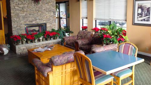 Imagen del bar/restaurante del Hotel Inn of Loudon. Foto 2