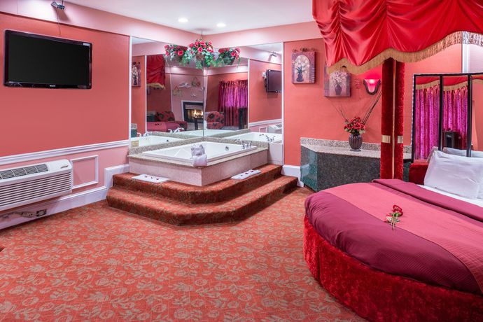 Imagen de la habitación del Hotel Inn of the Dove Romantic Suites with Jetted Tub and Fireplace. Foto 4