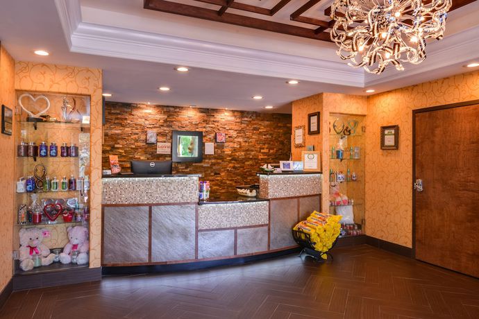 Imagen de los interiores del Hotel Inn of the Dove Romantic Suites with Jetted Tub and Fireplace. Foto 19
