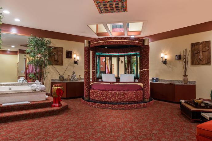 Imagen de la habitación del Hotel Inn of the Dove Romantic Suites with Jetted Tub and Fireplace. Foto 18