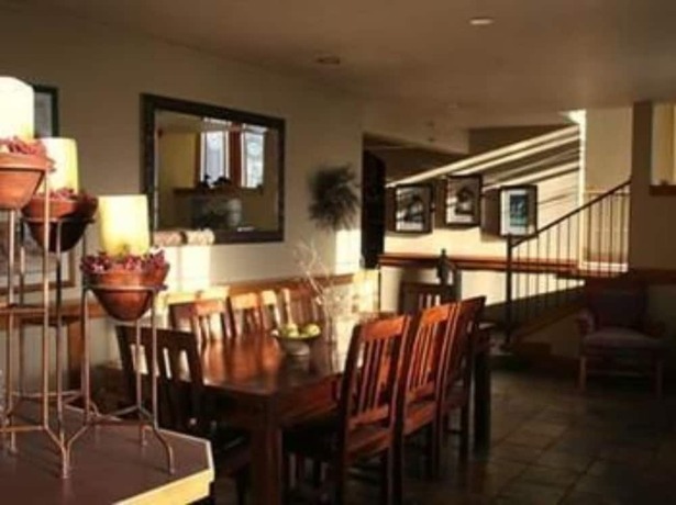 Imagen general del Hotel Inn on the Creek. Foto 2