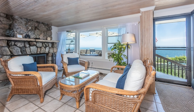 Imagen de los interiores del Hotel Inn on the Sound. Foto 16