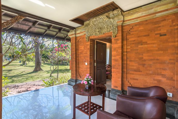 Imagen de la habitación del Hotel Inna Bali Beach Resort. Foto 6