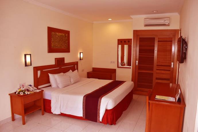 Imagen de la habitación del Hotel Inna Bali Beach Resort. Foto 9
