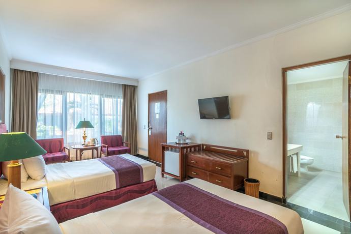 Imagen de la habitación del Hotel Inna Bali Beach Resort. Foto 10