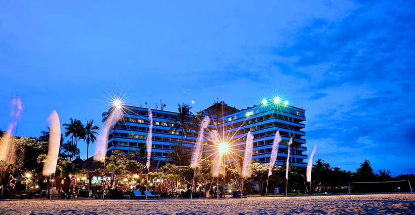 Imagen de los exteriores del Hotel Inna Grand Bali Beach. Foto 7