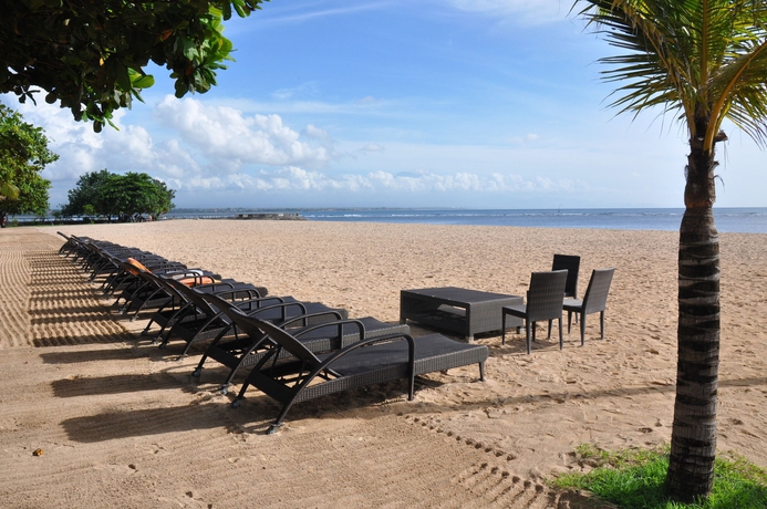 Imagen de los exteriores del Hotel Inna Grand Bali Beach. Foto 8