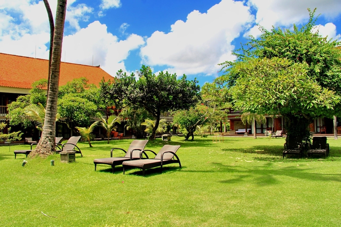 Imagen de los exteriores del Hotel Inna Grand Bali Beach. Foto 9