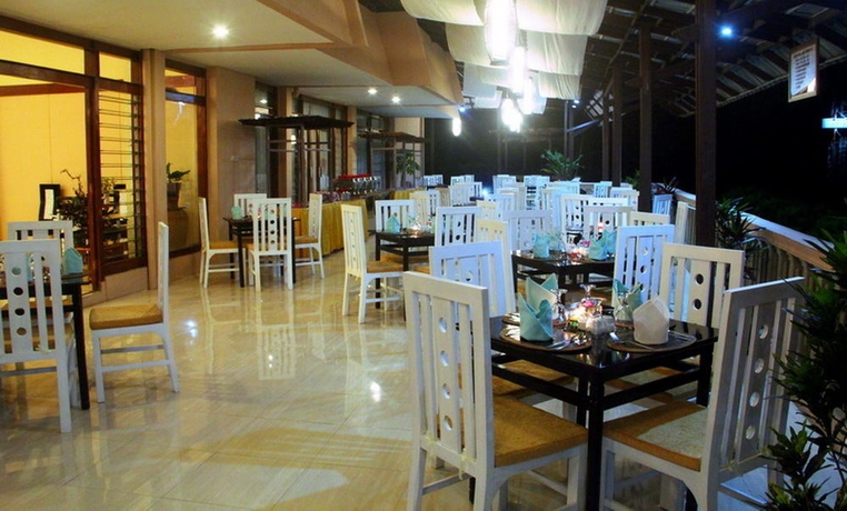 Imagen del bar/restaurante del Hotel Inna Tretes. Foto 6