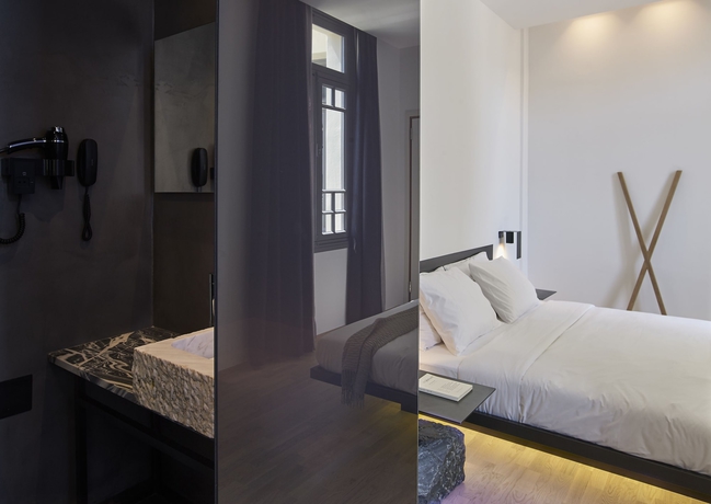 Imagen de la habitación del Hotel Innathens. Foto 17