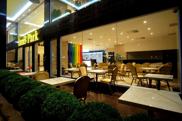 Imagen del bar/restaurante del Hotel Innb Park. Foto 3