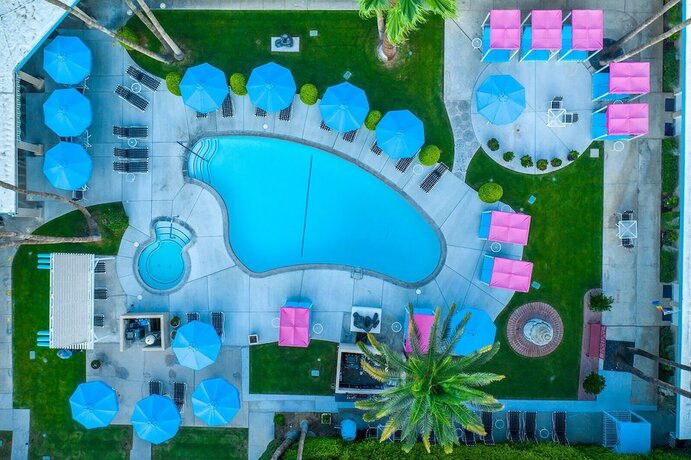 Imagen general del Hotel Inndulge -- A Modern Gay Men\'s Resort. Foto 1