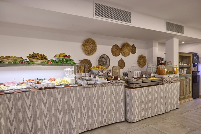 Imagen del bar/restaurante del Hotel Inner Rupit - Adults Only. Foto 3