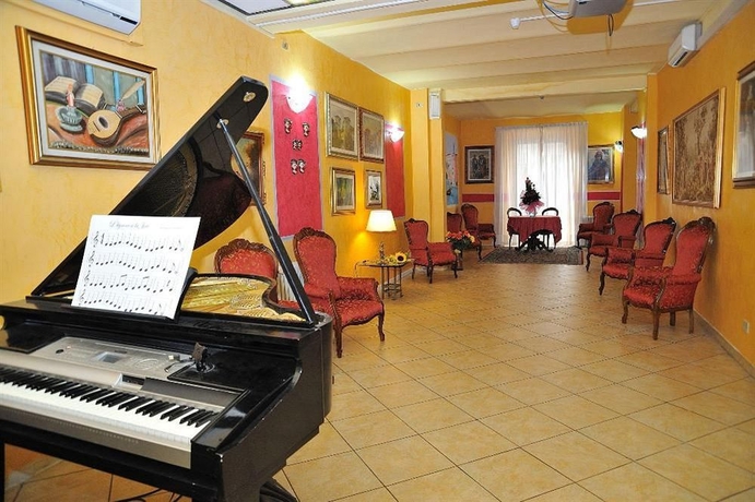 Imagen de los interiores del Hotel Innocenti. Foto 5