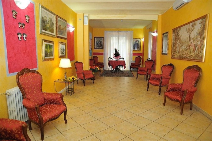 Imagen de los interiores del Hotel Innocenti. Foto 7