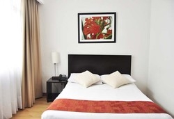 Imagen de la habitación del Hotel Innova 68. Foto 3