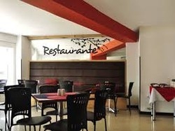 Imagen del bar/restaurante del Hotel Innova Centro Internacional. Foto 2