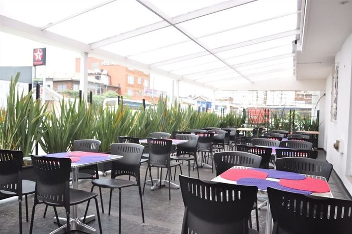 Imagen del bar/restaurante del Hotel Innova Chipichape. Foto 1