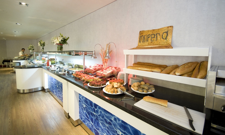 Imagen del bar/restaurante del Hotel Innpera. Foto 3