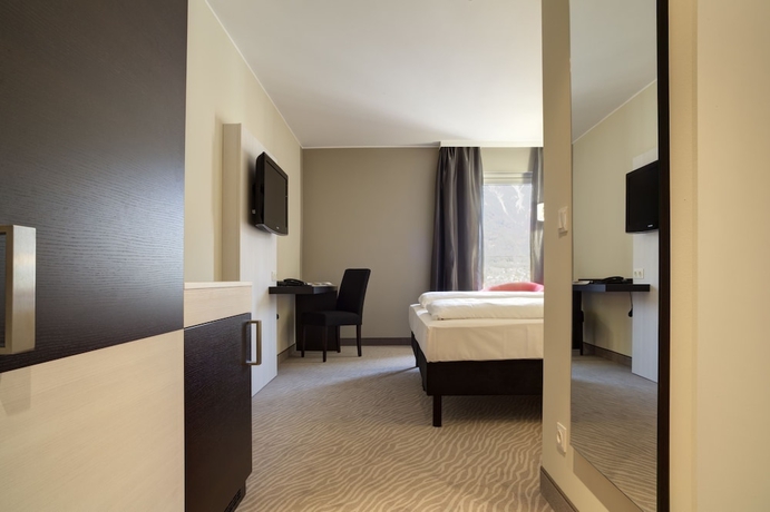 Imagen de la habitación del Hotel Innsbruck Tivoli. Foto 5