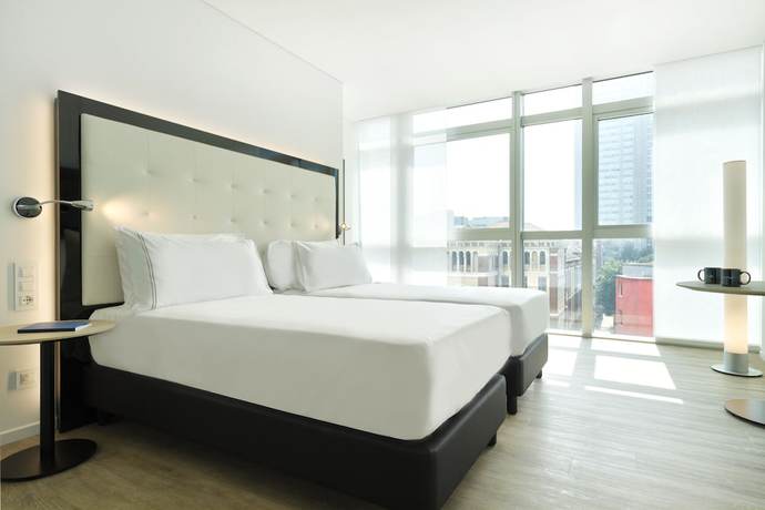 Imagen de la habitación del Hotel Innside By Meliá Milano Torre Galfa. Foto 11
