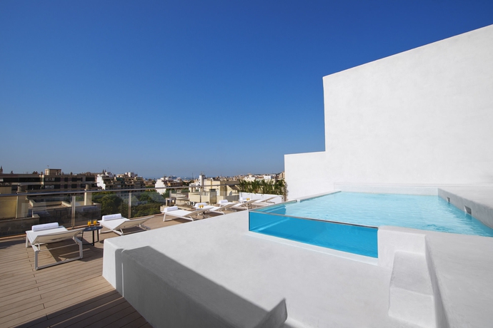 Imagen de la piscina del Hotel Innside By Meliá Palma Center. Foto 16