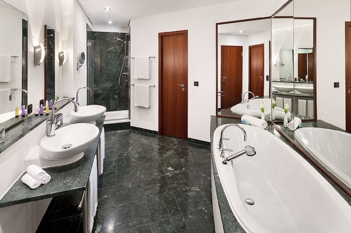 Imagen de la habitación del Hotel Innside Frankfurt Eurotheum. Foto 6