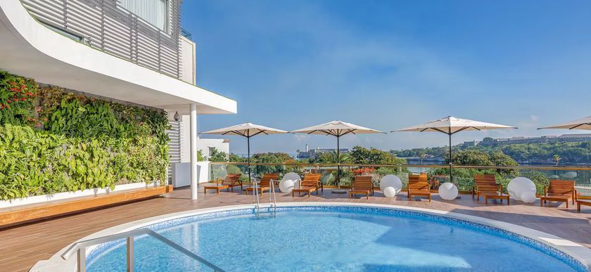 Imagen de la piscina del Hotel Innside Habana Catedral. Foto 7