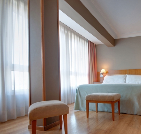 Imagen de la habitación del Hotel Innside San Sebasti&aacute;n Orly. Foto 12