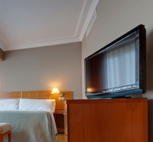 Imagen de la habitación del Hotel Innside San Sebasti&aacute;n Orly. Foto 13