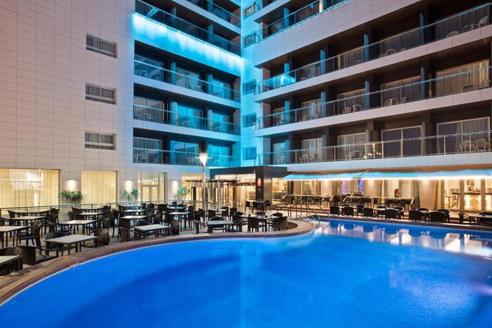 Imagen de la piscina del Hotel Innside by Meliá Costablanca. Foto 19