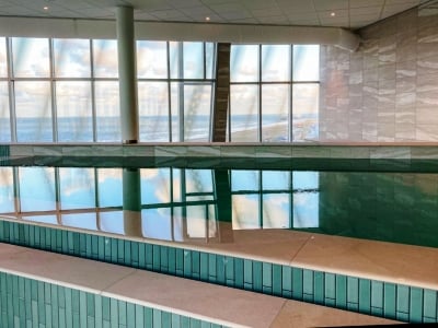 Imagen de la piscina del Hotel Inntel Den Haag Marina Beach. Foto 7