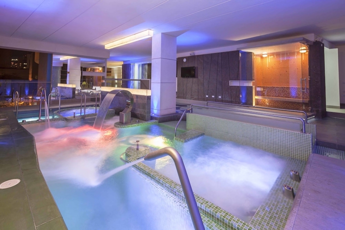 Imagen de la piscina del Hotel Inntu. Foto 16