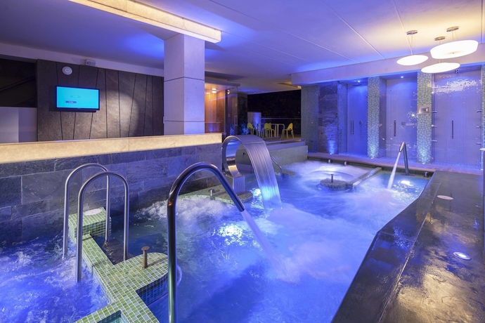 Imagen de la piscina del Hotel Inntu. Foto 17